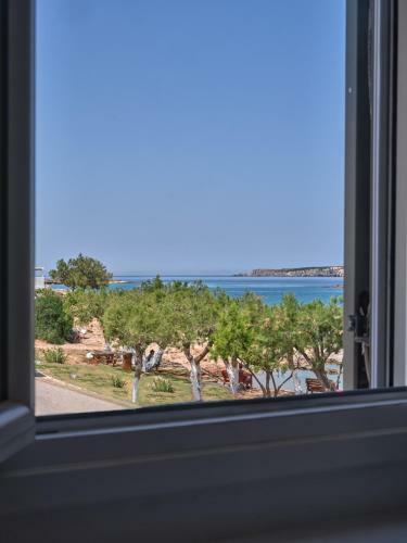 Seafront Apartment With 2 Bedrooms In Naousa