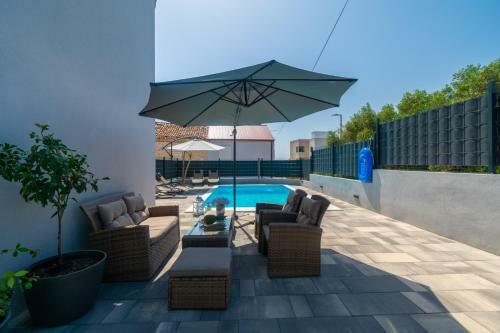 Modern Apartment With Private Pool