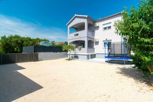 Modern Apartment With Private Pool