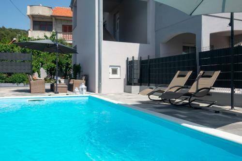 Modern Apartment With Private Pool