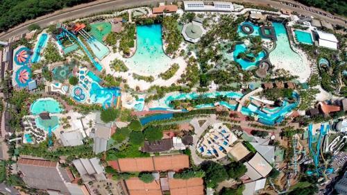 Apartamento No Ol�mpia Park Resort (Melhor Pre�o!)