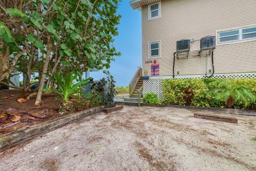 Anna Maria Island Beach Happy-direct Beach Front-1br-1br