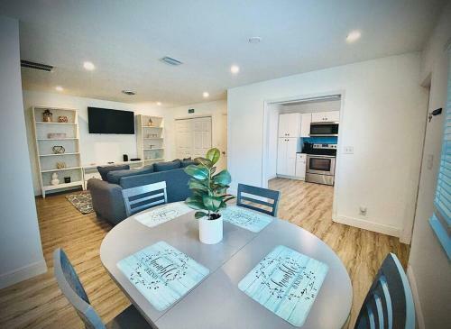 Apartamento Secret Serenity! Roomy! Pool! 5 Min From Beach!
