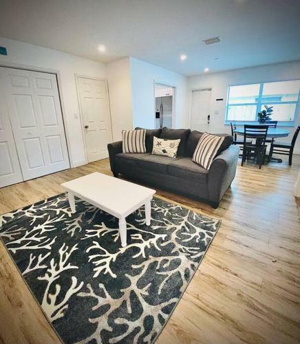 Apartamento Secret Serenity! Roomy! Pool! 5 Min From Beach!