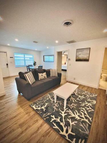 Apartamento Secret Serenity! Roomy! Pool! 5 Min From Beach!
