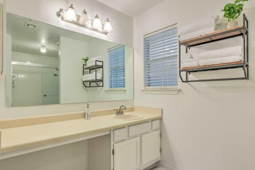 Single-story Home With Patio, 5 Mi To Beach!