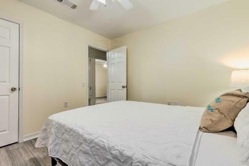 Single-story Home With Patio, 5 Mi To Beach!