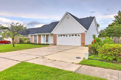 Single-story Home With Patio, 5 Mi To Beach!