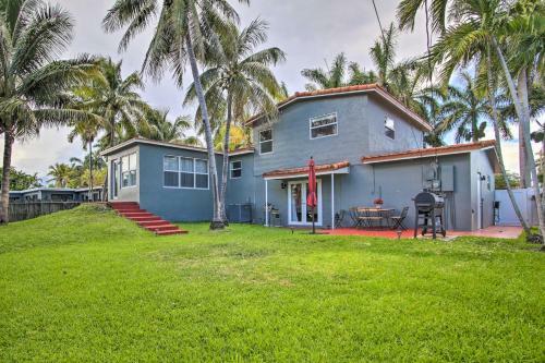 Updated Home With Outdoor Oasis Less Than 2 Mi To Beach