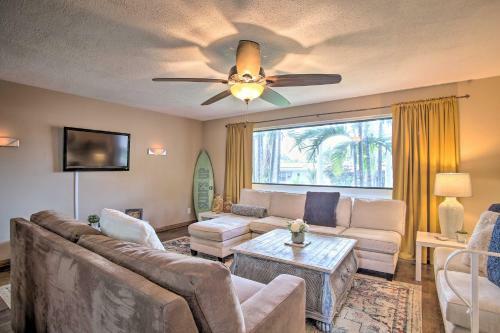 Updated Home With Outdoor Oasis Less Than 2 Mi To Beach