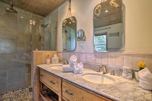 Updated Home With Outdoor Oasis Less Than 2 Mi To Beach