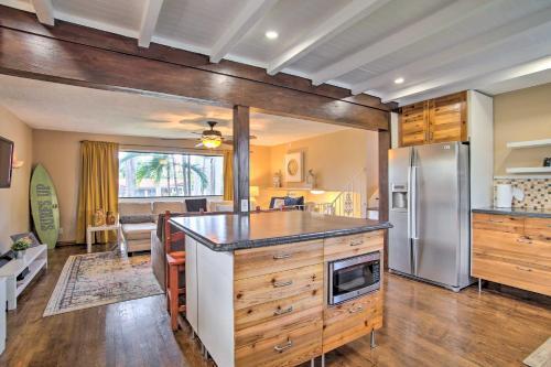 Updated Home With Outdoor Oasis Less Than 2 Mi To Beach