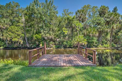 Sunny Sassa River Livin Boat Dock And Grill!