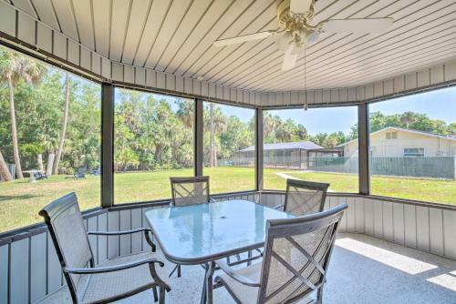 Sunny Sassa River Livin Boat Dock And Grill!