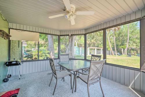 Sunny Sassa River Livin Boat Dock And Grill!