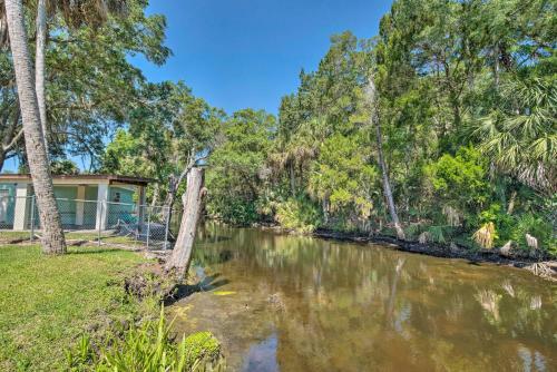 Sunny Sassa River Livin Boat Dock And Grill!