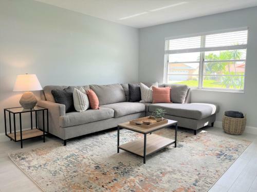 Luxury Stay Near Downtown & Beaches W/ Heated Pool