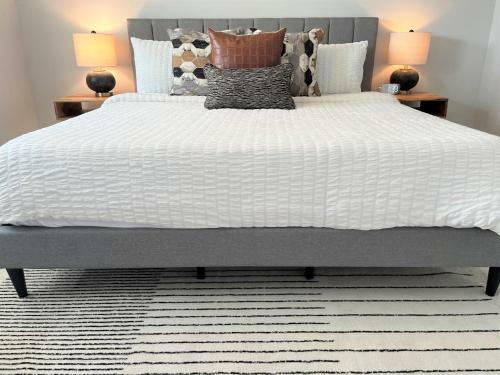 Luxury Stay Near Downtown & Beaches W/ Heated Pool