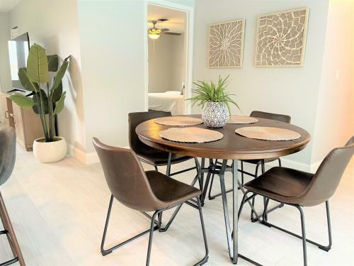Luxury Stay Near Downtown & Beaches W/ Heated Pool