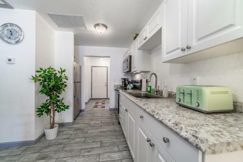 The Sunshine Spacious 4 Bed Vacation Home, Lakeland
