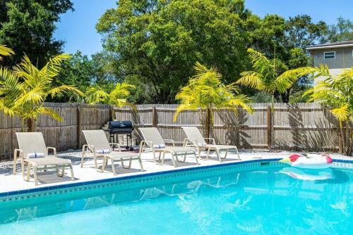 Spacious Pool Home With Putting Green, Sleeps 18!!