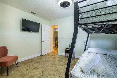 Spacious Pool Home With Putting Green, Sleeps 18!!
