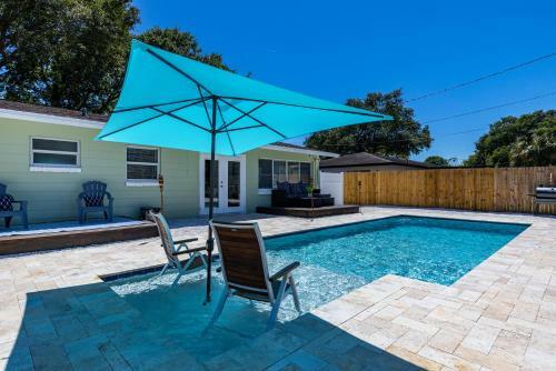 Beautiful Pool Home Minutes Away From Indian Rocks Beach!!
