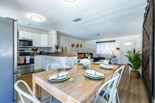 Beautiful Pool Home Minutes Away From Indian Rocks Beach!!