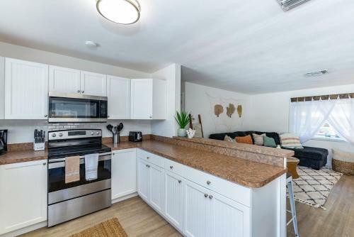 Beautiful Pool Home Minutes Away From Indian Rocks Beach!!