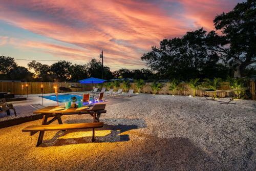 Beautiful Pool Home Minutes Away From Indian Rocks Beach!!