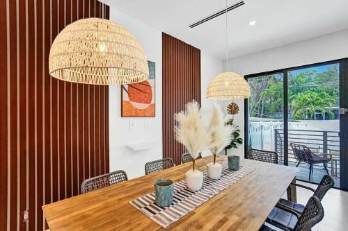 Villa Las Olas Designer Home With Heated Pool - Must!