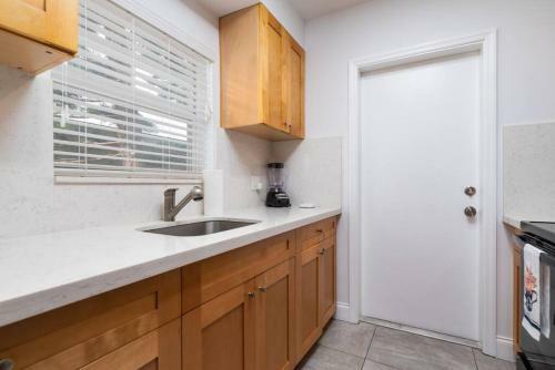 Apartamento Bayshore Breeze 7 - King Bed, Kitchen, Parking