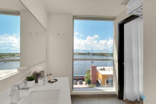 5 Beachfront Condo Roofto Pool 2 Bedroom Stunning View