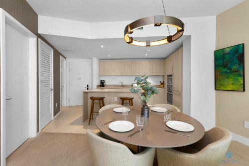 Luxury Amenities 2 Br Corner Ocean View Balcony Beachfront Resort