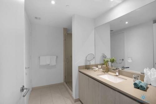 Luxury Amenities 2 Br Corner Ocean View Balcony Beachfront Resort