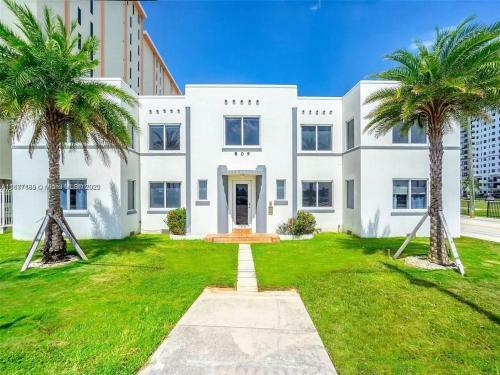 Modern Apartment W Bay View Pool 2brm Free Parking Step To Beach