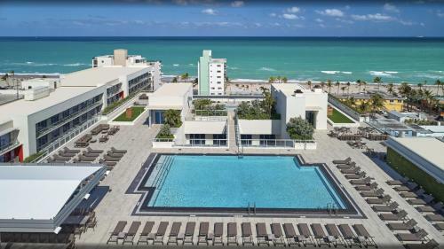 5 Resort Rooftop Pool Front Ocean
