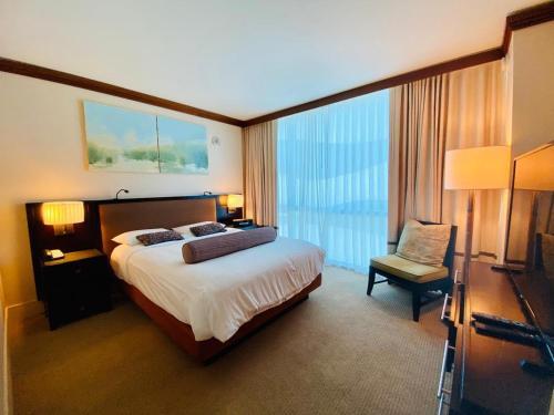 Ocean Access 2br Apartment Carillon