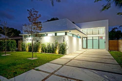 Villa Rav 4brm/3bth Pool, Hot Tub And Parking