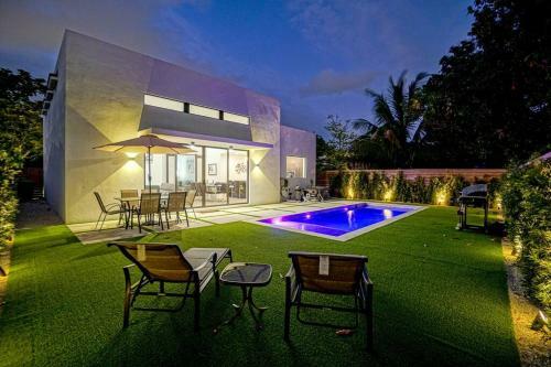 Villa Rav 4brm/3bth Pool, Hot Tub And Parking