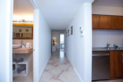 Amazing 2 Bedroom Apartment/ Free Parking Brickell