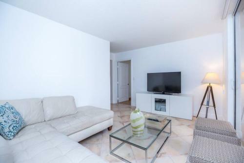 Amazing 2 Bedroom Apartment/ Free Parking Brickell
