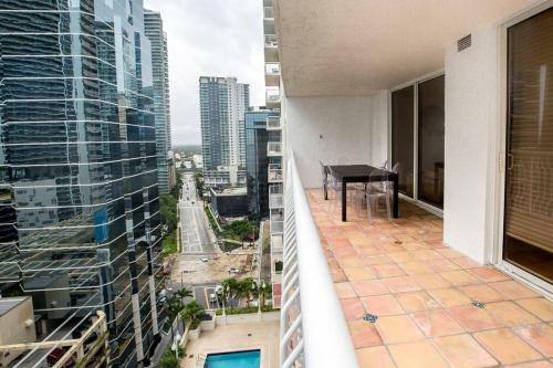 Amazing 2 Bedroom Apartment/ Free Parking Brickell