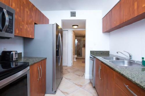 Amazing 2 Bedroom Apartment/ Free Parking Brickell