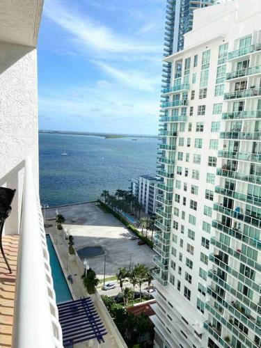 Amazing 2 Bedroom Apartment/ Free Parking Brickell
