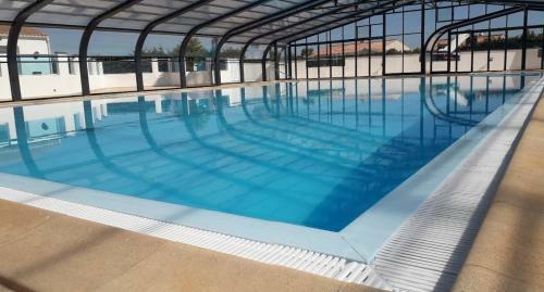 Vacances A 6 Dans Un Domaine Avec Piscine Chauffee