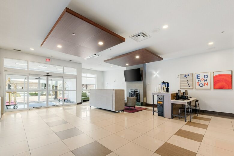 Holiday Inn Express Hotel & Suites-edmonton South