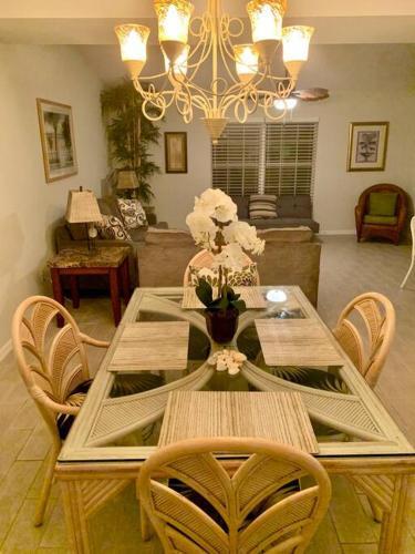*coastal Beautiful Pool Home All To Yourself! *