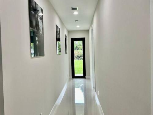 **new**gorgeous 3bedroom Minutes From Beach