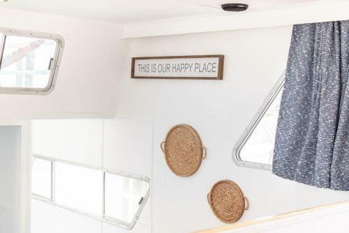 River View Houseboat